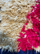 Load image into Gallery viewer, 3010 Morocco/ Middle Atlas/ Ben Ourain Style with Vertical Medallion/ Single Central Dark Abstract Motif