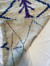 Load image into Gallery viewer, 3015 Moroccan Berber with Tribal Beni Ourain/Azilal Style with Stacked Diamond Chain/ with inside branching motif