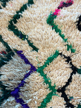 Load image into Gallery viewer, 3028 Morocco Berber with Vertical Zigzag/ forming diamond lattice near one end