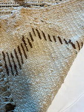 Load image into Gallery viewer, 3037 v Berber/ Beni Ourain Style  with Vertical Chain of Connected Diamonds