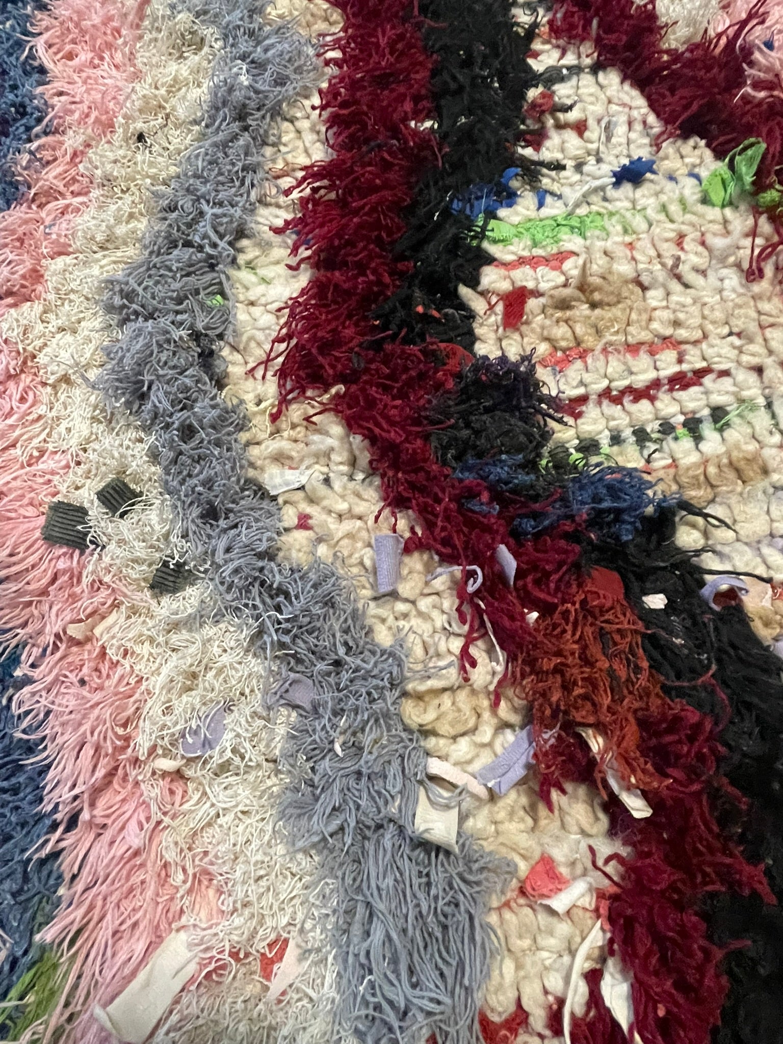 3068 Morocco / Boujad Middle Atlas region /Boucherouite /Multicolor Recycled-Textile Rug/ Wavy Vertical Diamond Pattern