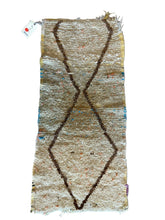Load image into Gallery viewer, 3111 Morocco Middle Atlas/ Beni Ourain Berber with Single Elongated Diamond/ Central Connected Diamon Motif