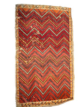 Load image into Gallery viewer, 3118 Morocco/ High Atlas/ Oued Zem Influence with All-over Chevron Filed/ Repeating V Motifs/ Horizontal Directional Rhythm