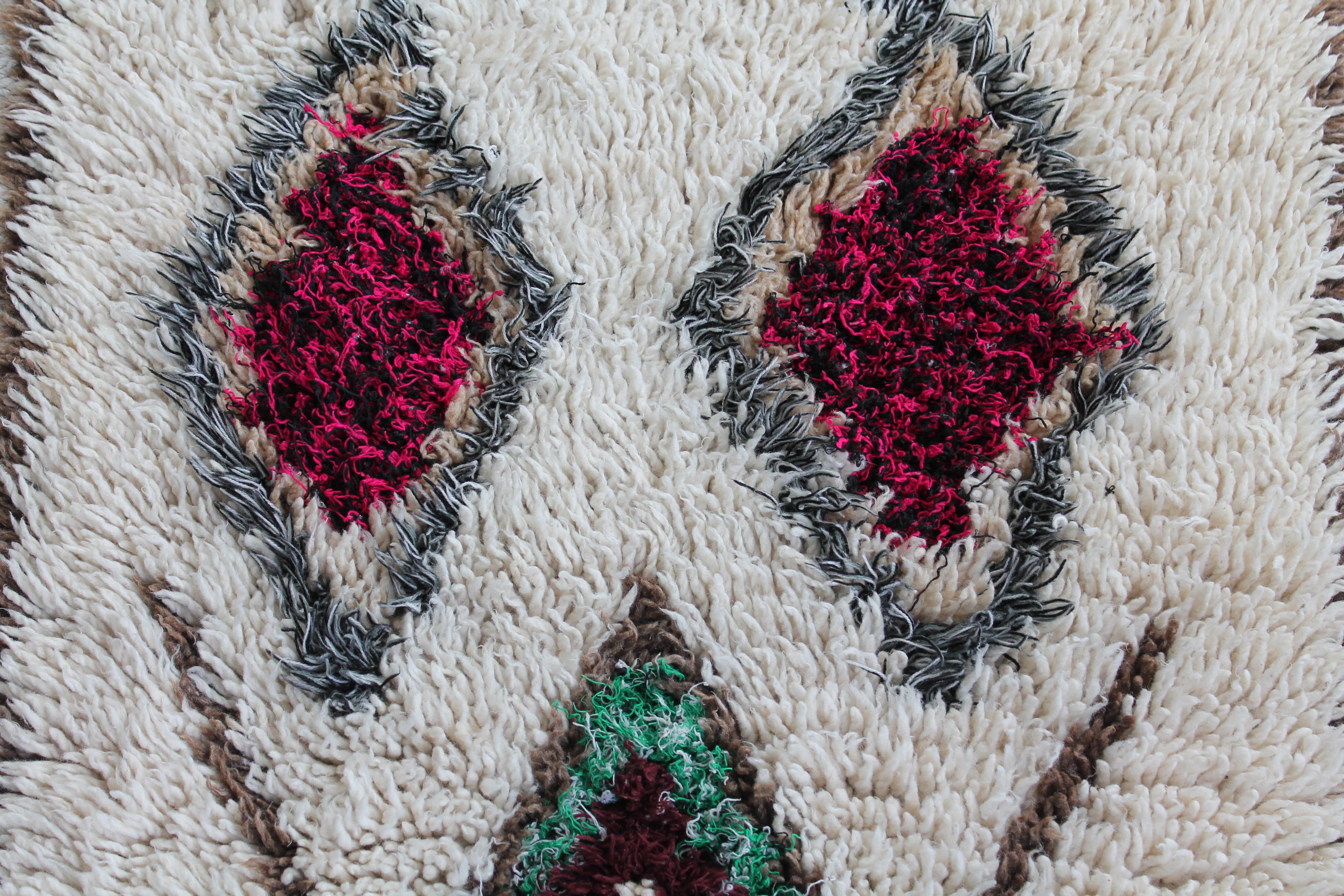 1009 HighAtlas with Cream/Red/Black/Green Diamonds Pattern
