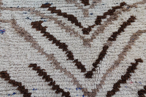 1021 HighAtlas with cream/tan/brown "V" shaped pattern Pattern