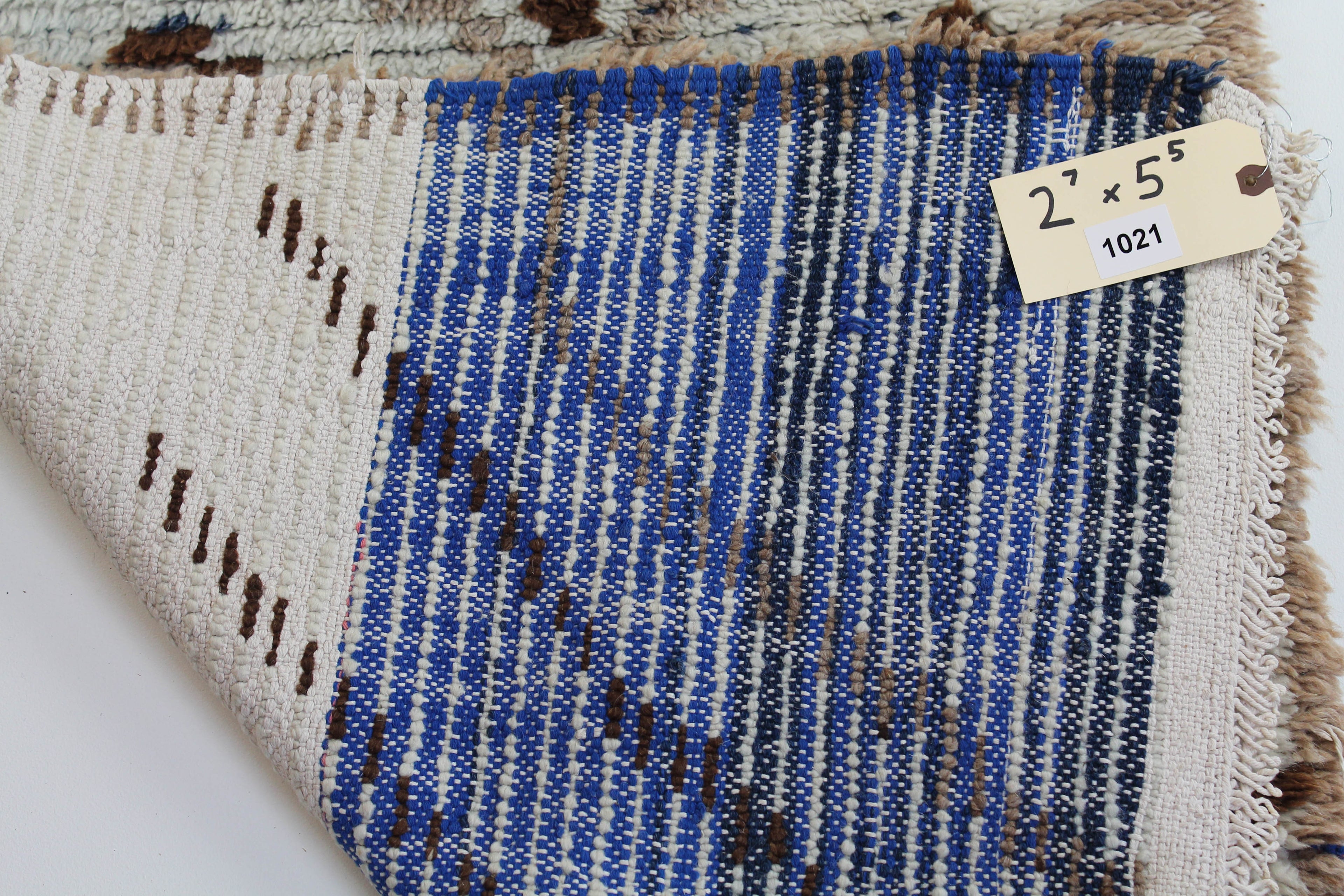 1021 HighAtlas with cream/tan/brown "V" shaped pattern Pattern