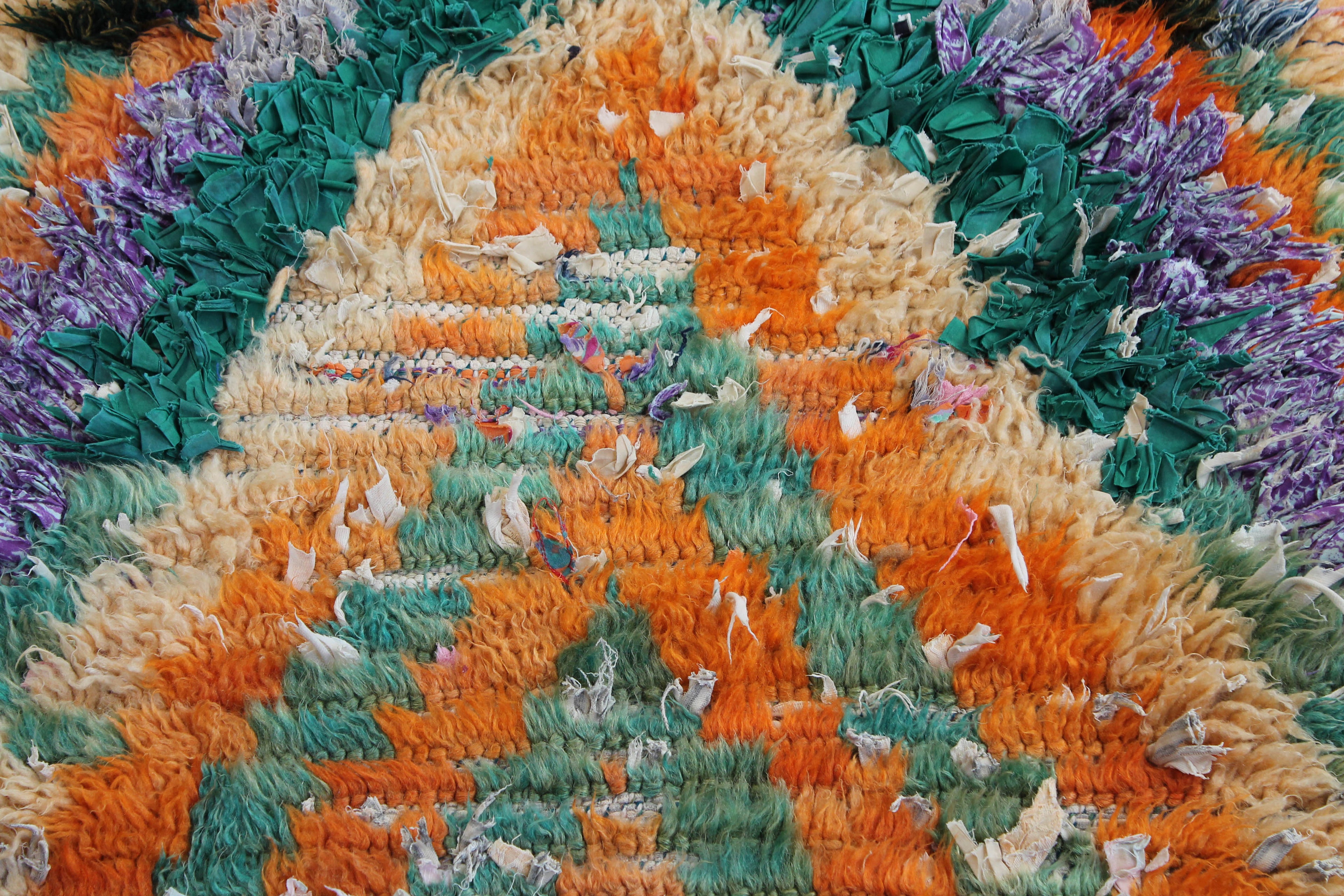 1036 Moulouya with green/orange V pattern w multi-color frills Pattern
