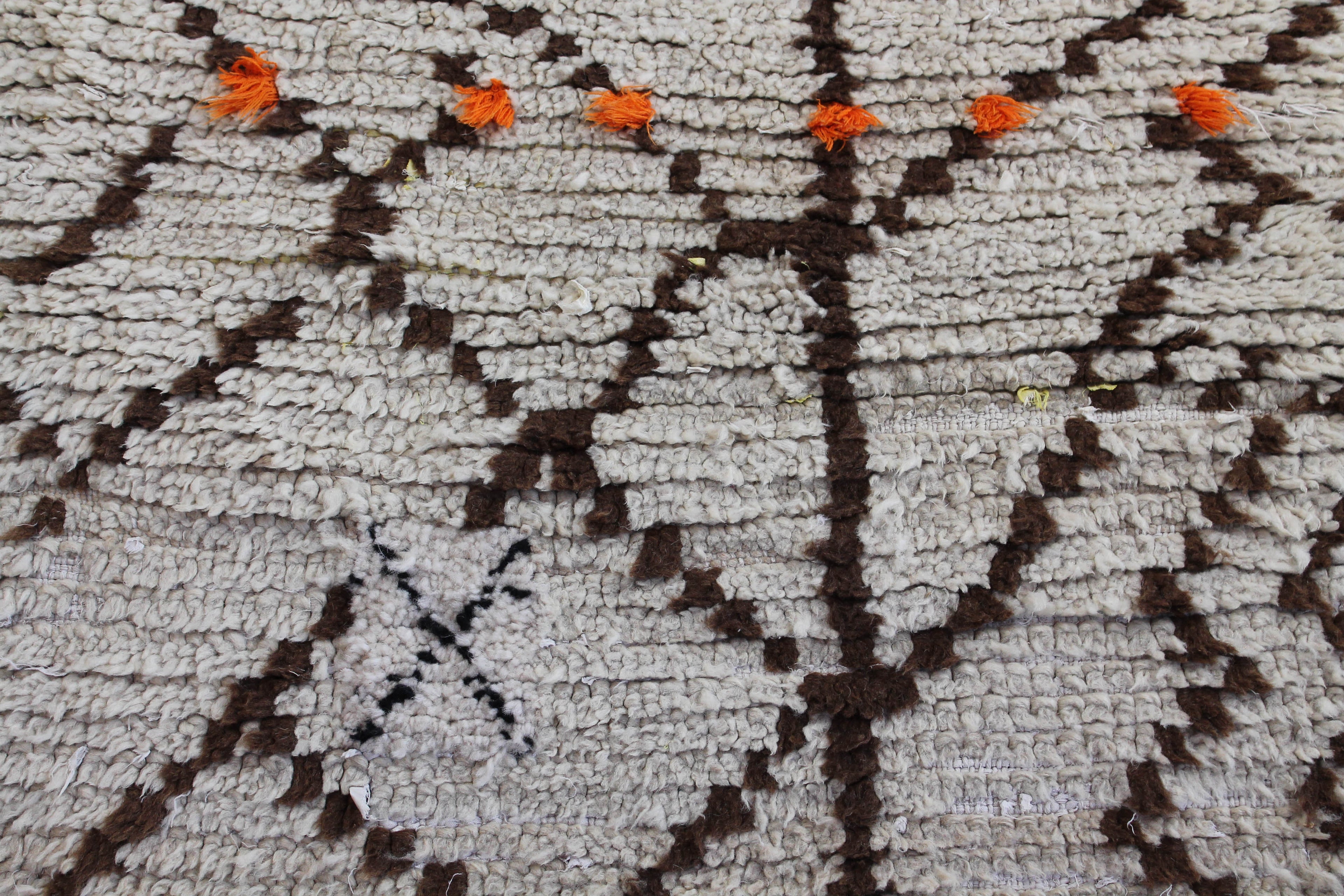 1040 HighAtlas with cream brown diamonds/zig-zags w orange dots Pattern