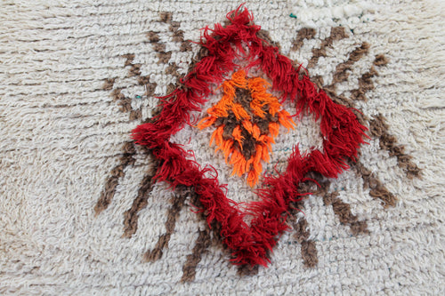 1042 Moulouya with cream w red diamonds and brown lines Pattern