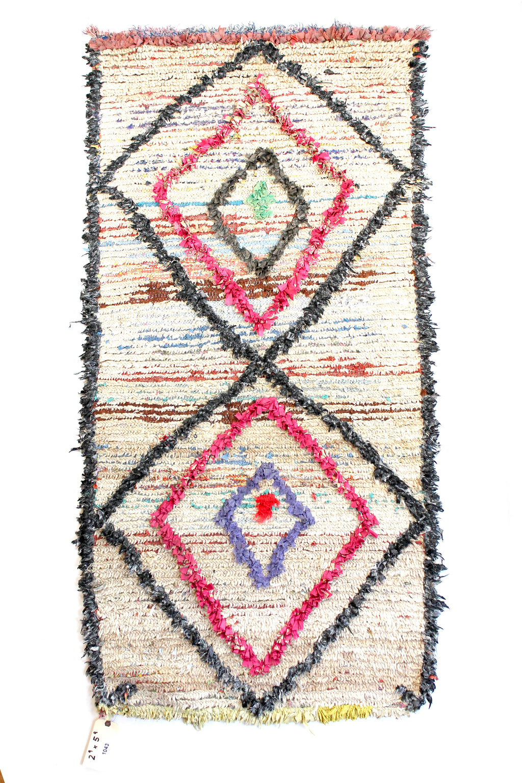 1043 Moulouya with tan gray/pink diamonds Pattern