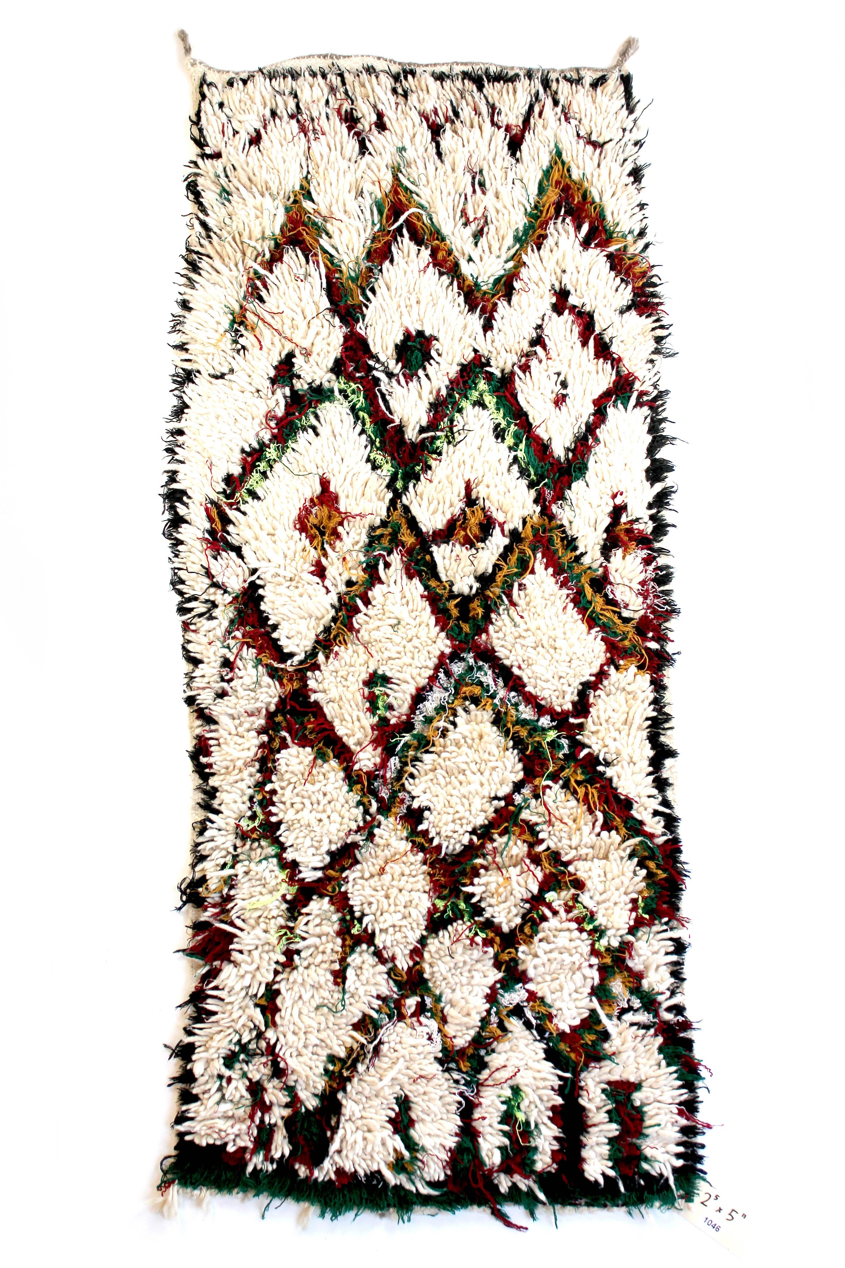 1046 HighAtlas with white red/green fiamonds covering all Pattern