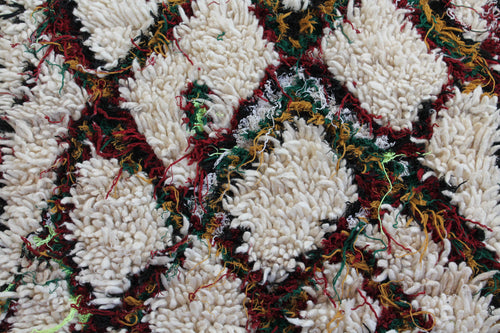 1046 HighAtlas with white red/green fiamonds covering all Pattern