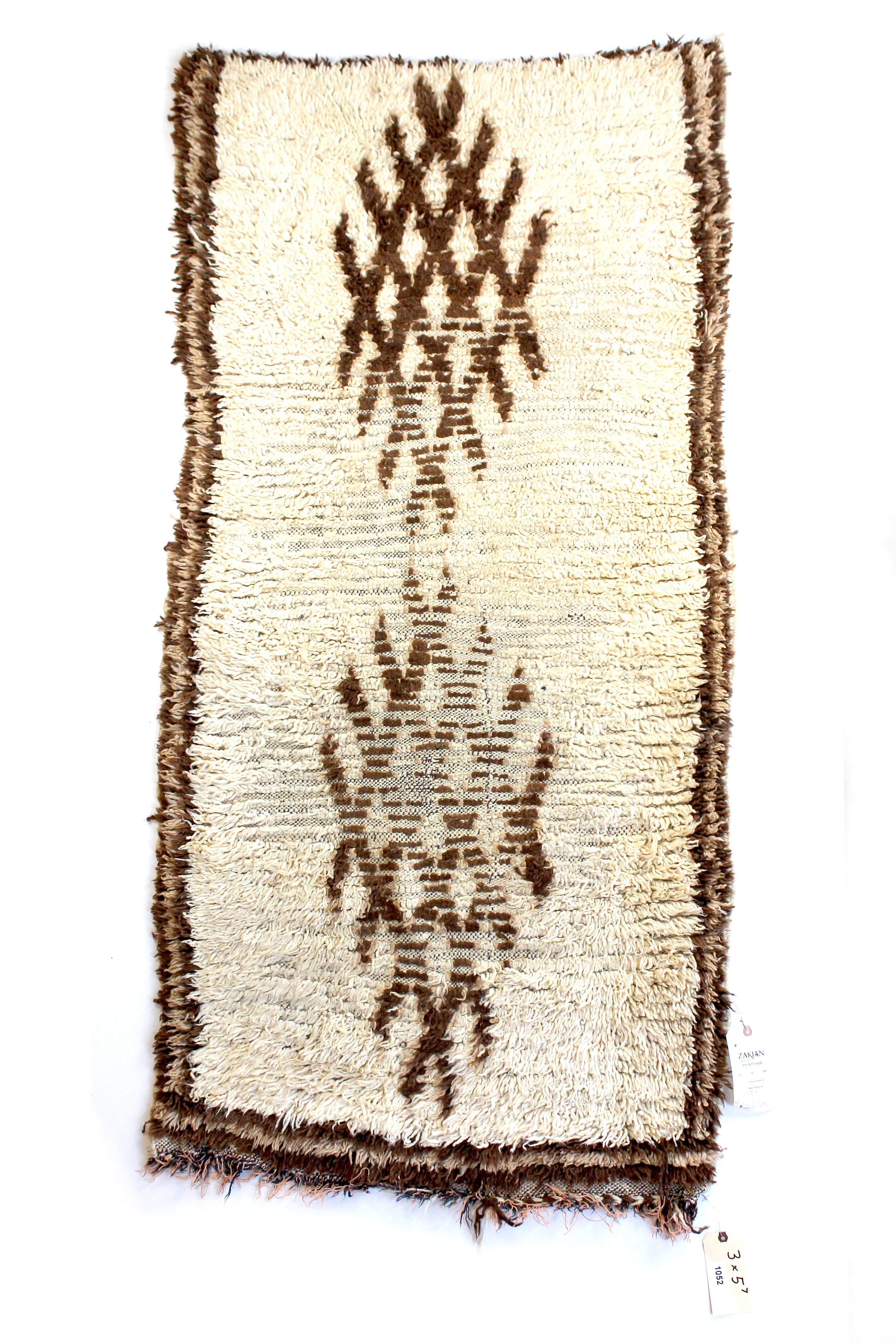 1052 HighAtlas with cream brown border and brown diagonal stripes in middle Pattern