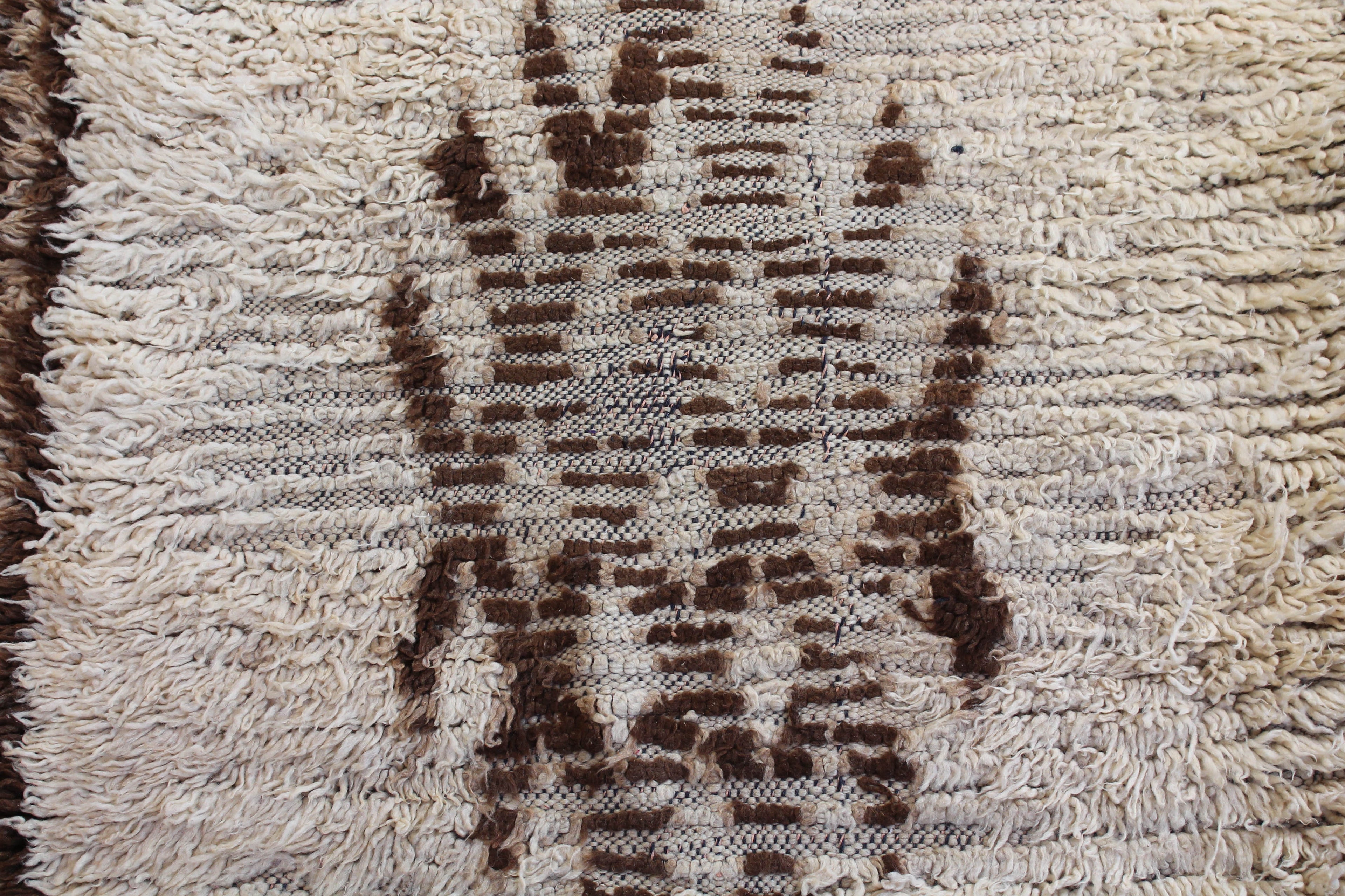 1052 HighAtlas with cream brown border and brown diagonal stripes in middle Pattern