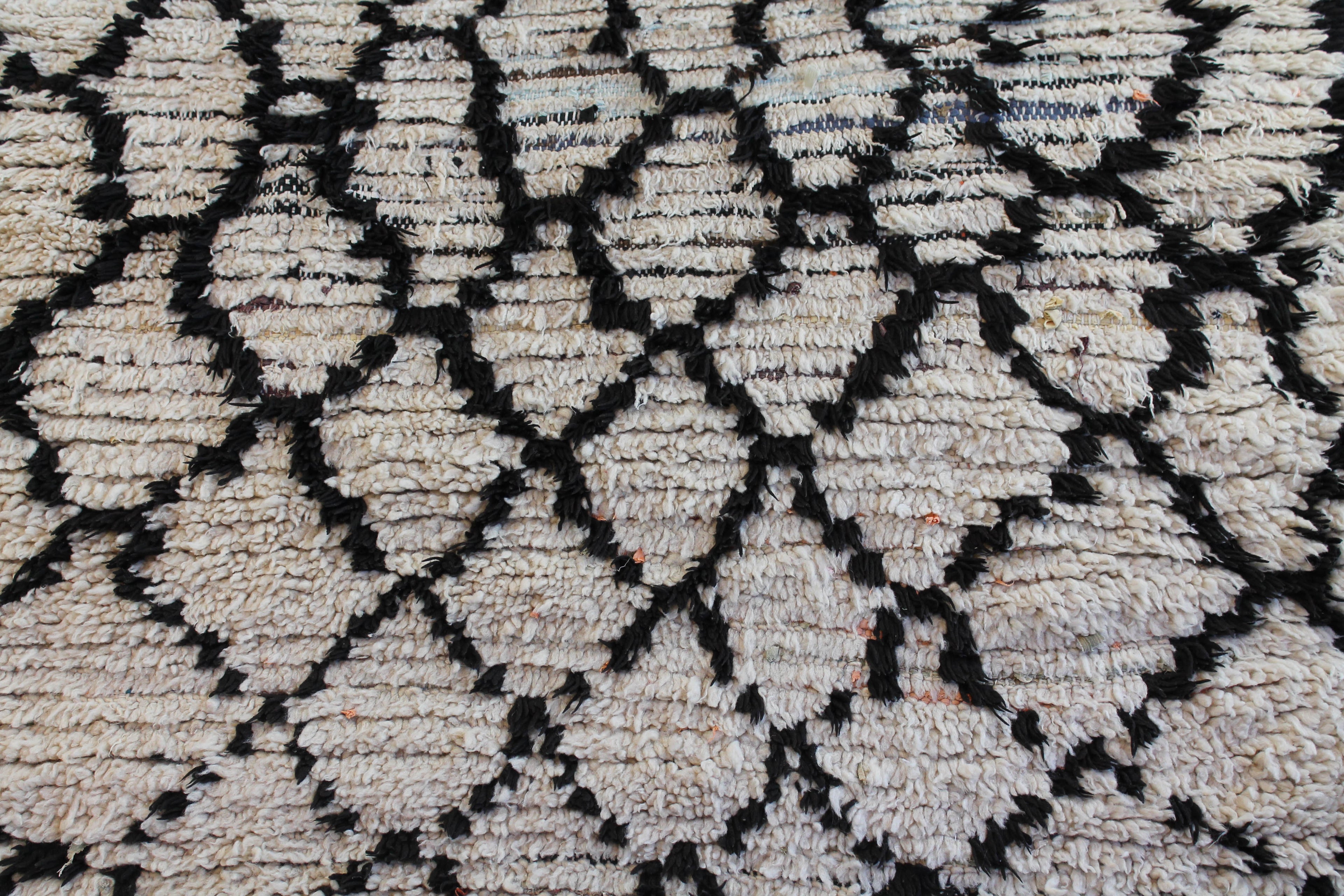 1056 HighAtlas with Taupe/Black Diamonds Pattern