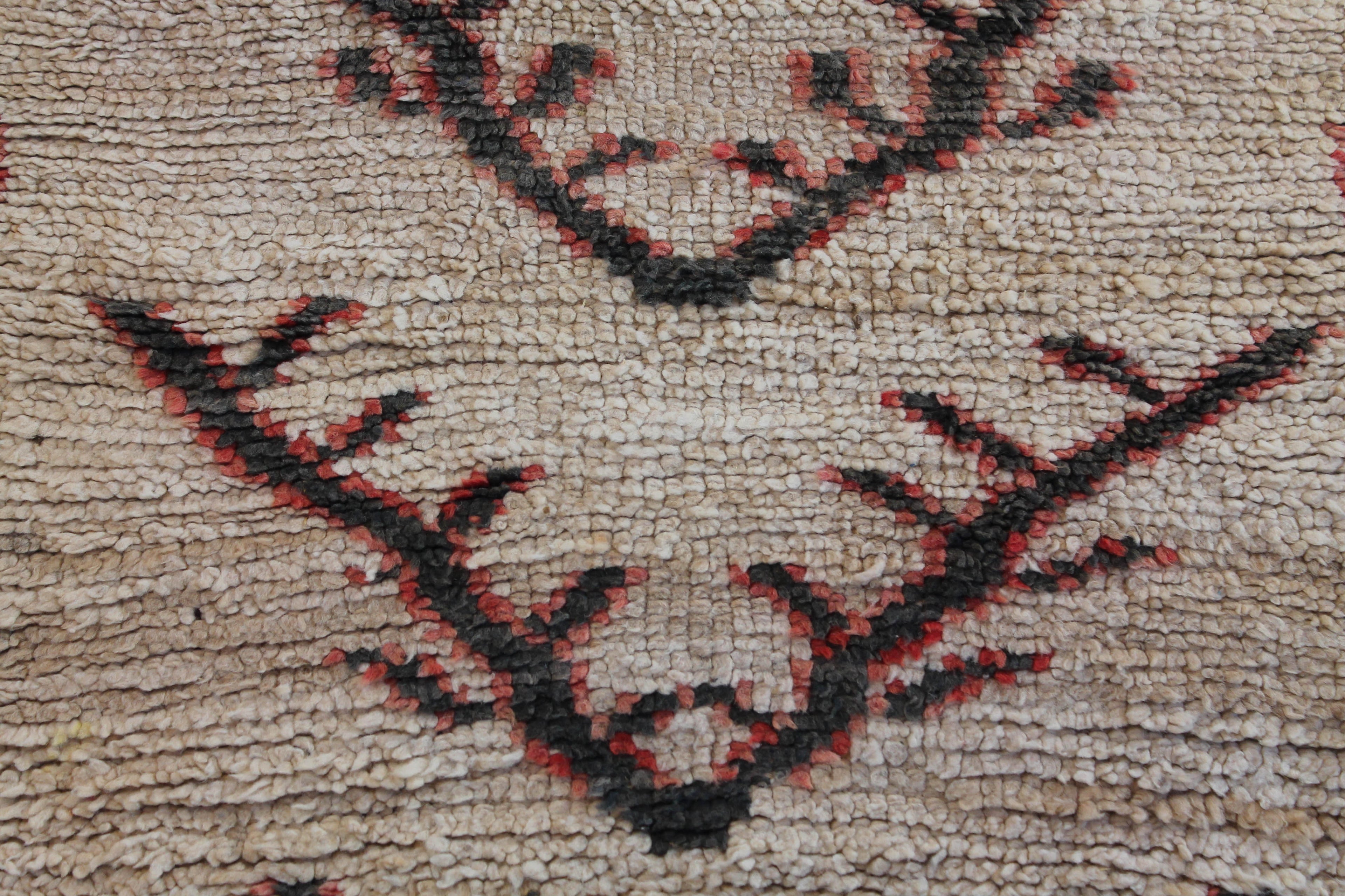 1074 HighAtlas with Taupe/Charcoal/Red Antler's Pattern