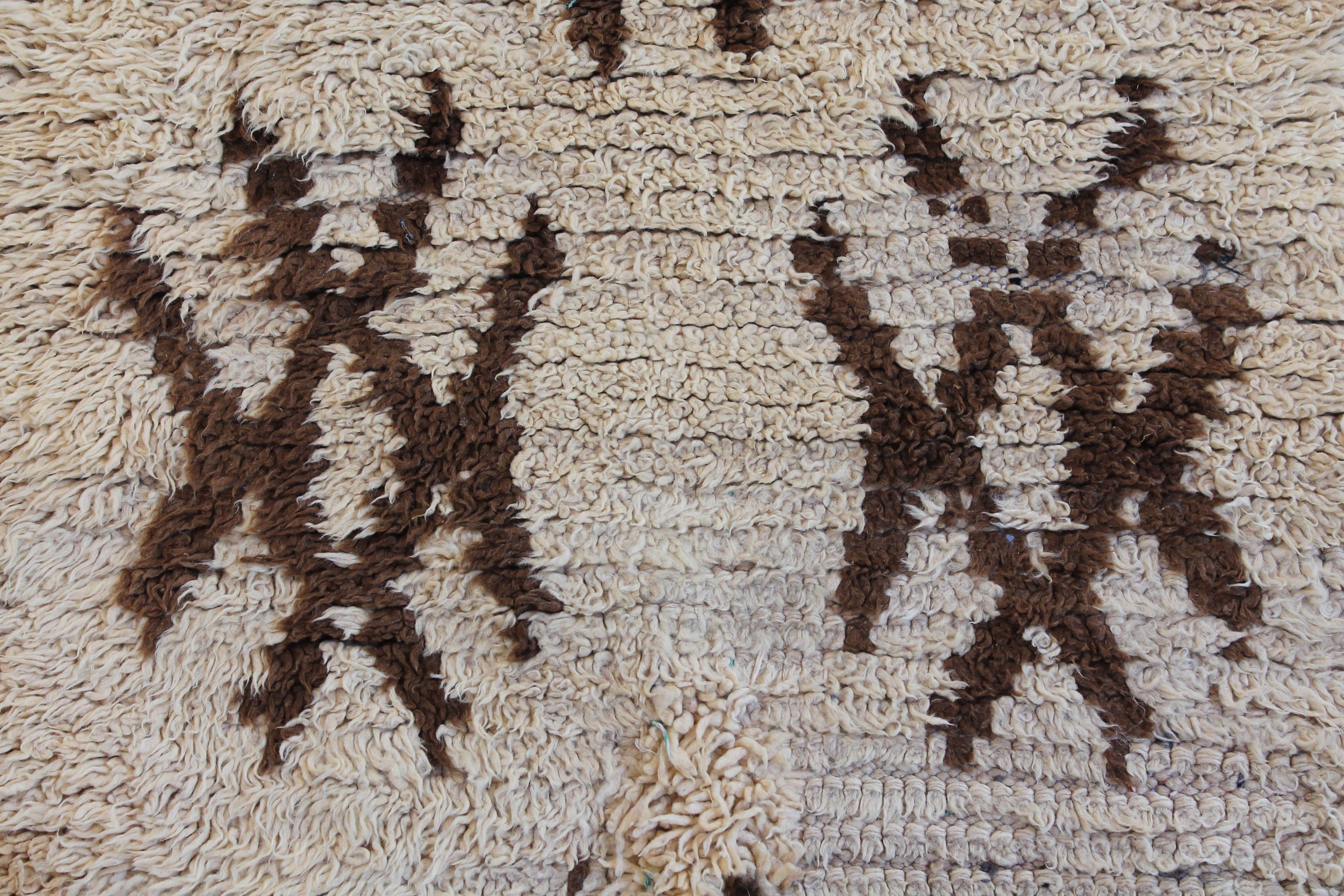 1097 Moulouya with Taupe/Brown Tic-Tac Toe Boards Pattern