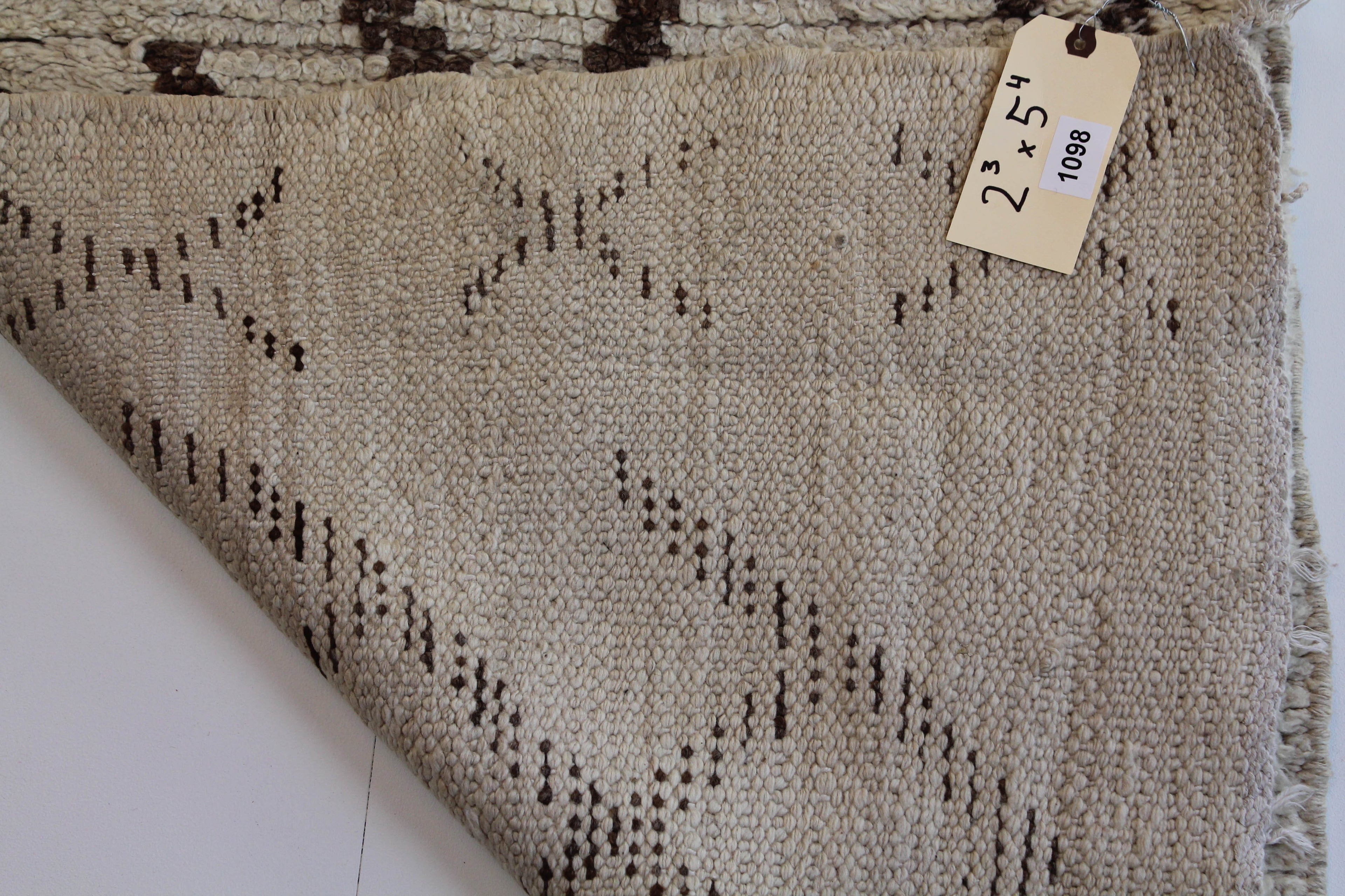 1098 Moulouya with Taupe/Browm Diamonds and X's Pattern