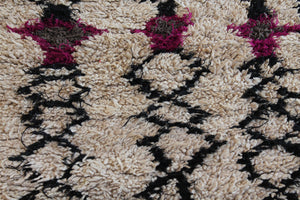 1102 Open East with Taupe/Black/Magenta 3 Columns of Diamonds Pattern