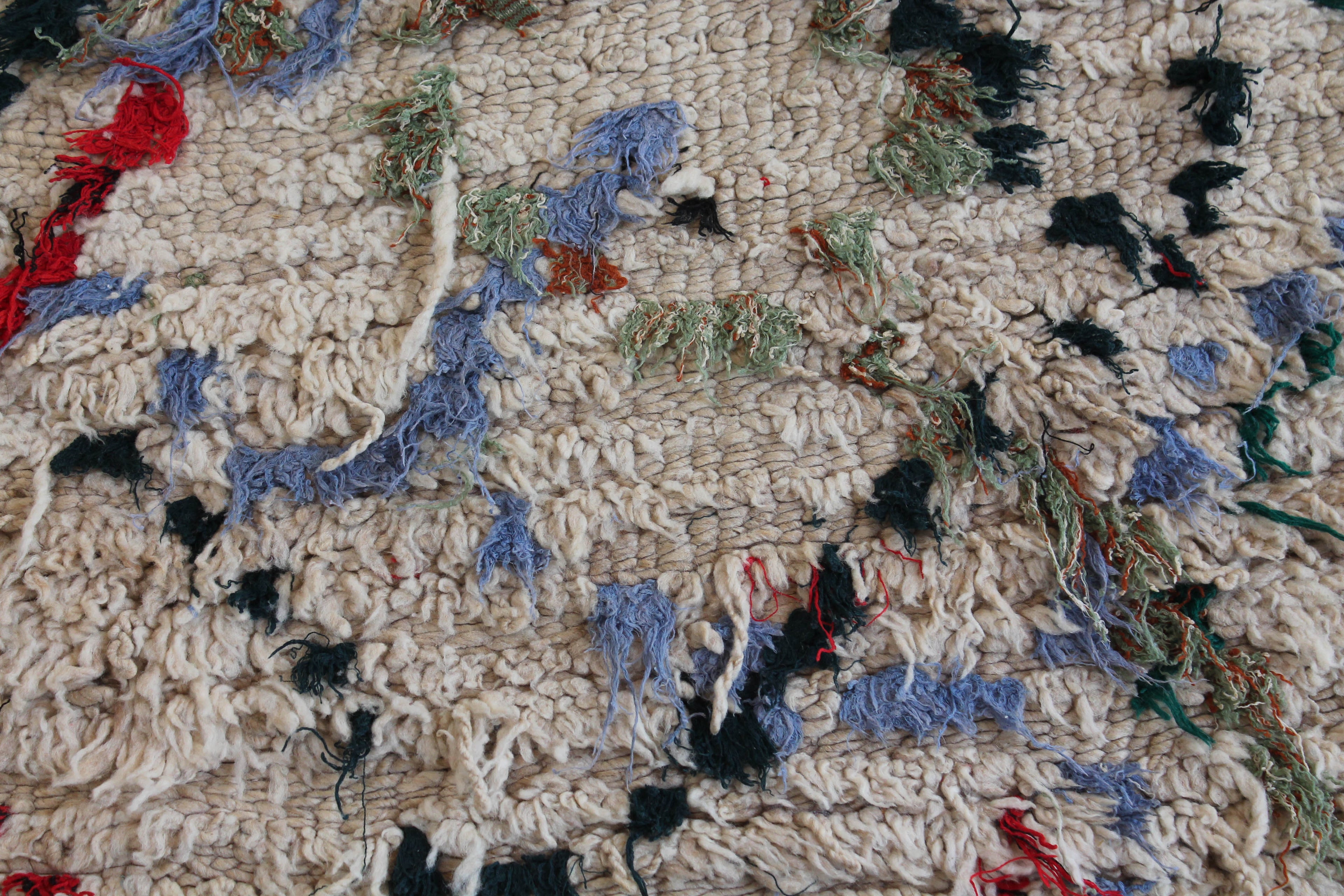 1115 HighAtlas with Taupe/Black/Red/SlyBlue Crossing Lines Pattern
