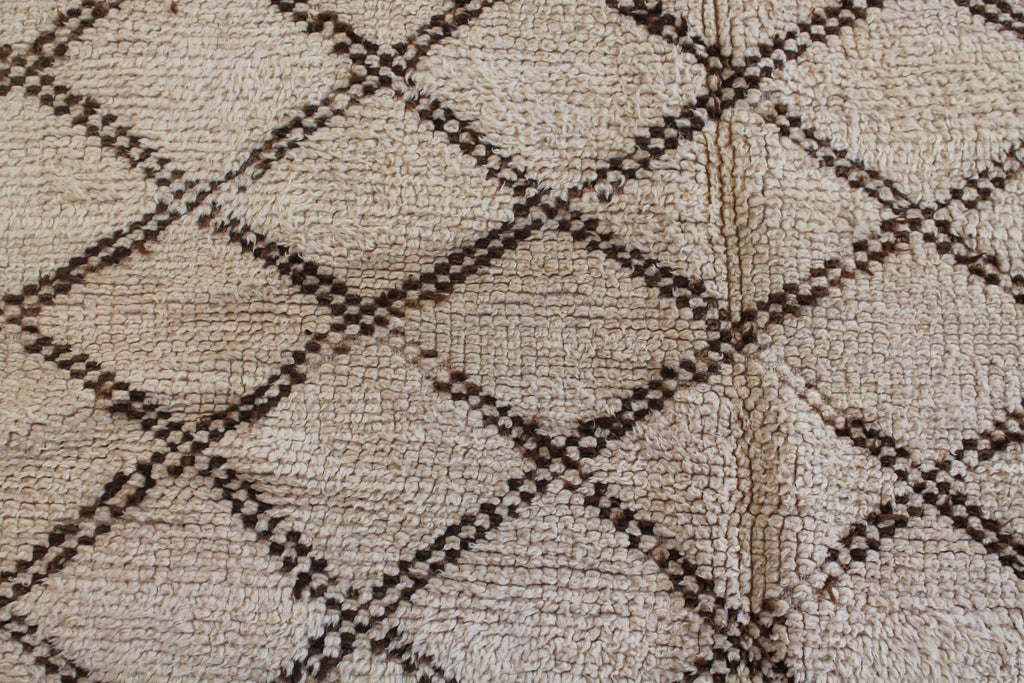 1153 BeniMguild with Taupe/Brown Diamonds Pattern