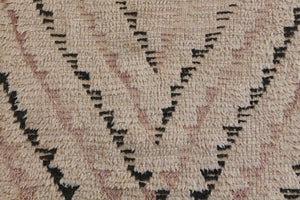 1157 HighAtlas with Taupe/Brown V's Pattern