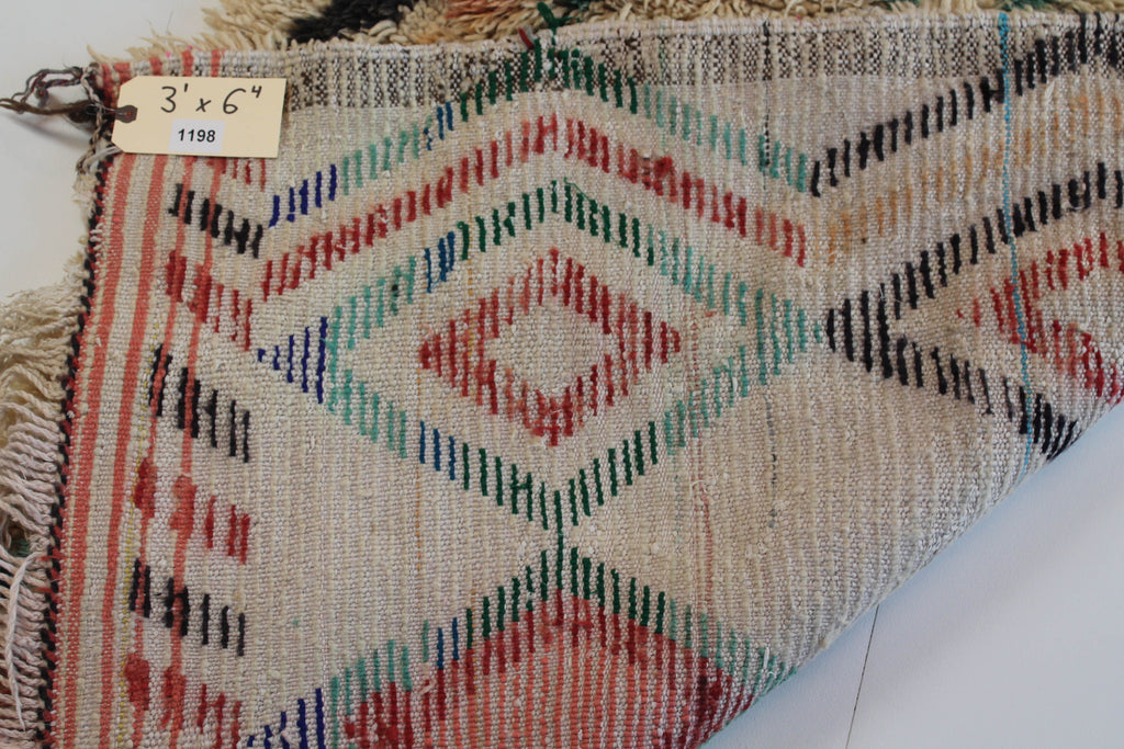 1198 Open East with Taupe/Green/Blue/Salmon/Turquoise/Purple Diamonds Pattern