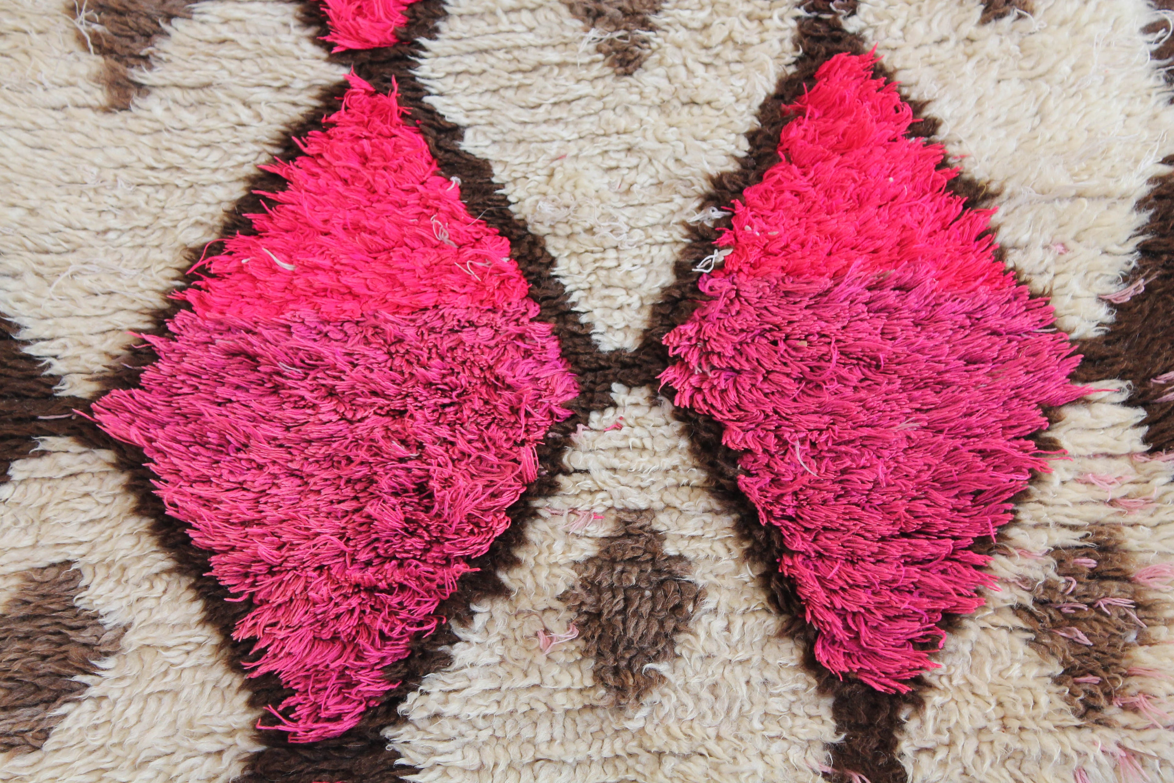 1307 Moulouya with Taupe/NeonPink/Magenta/Brown Diamonds Pattern