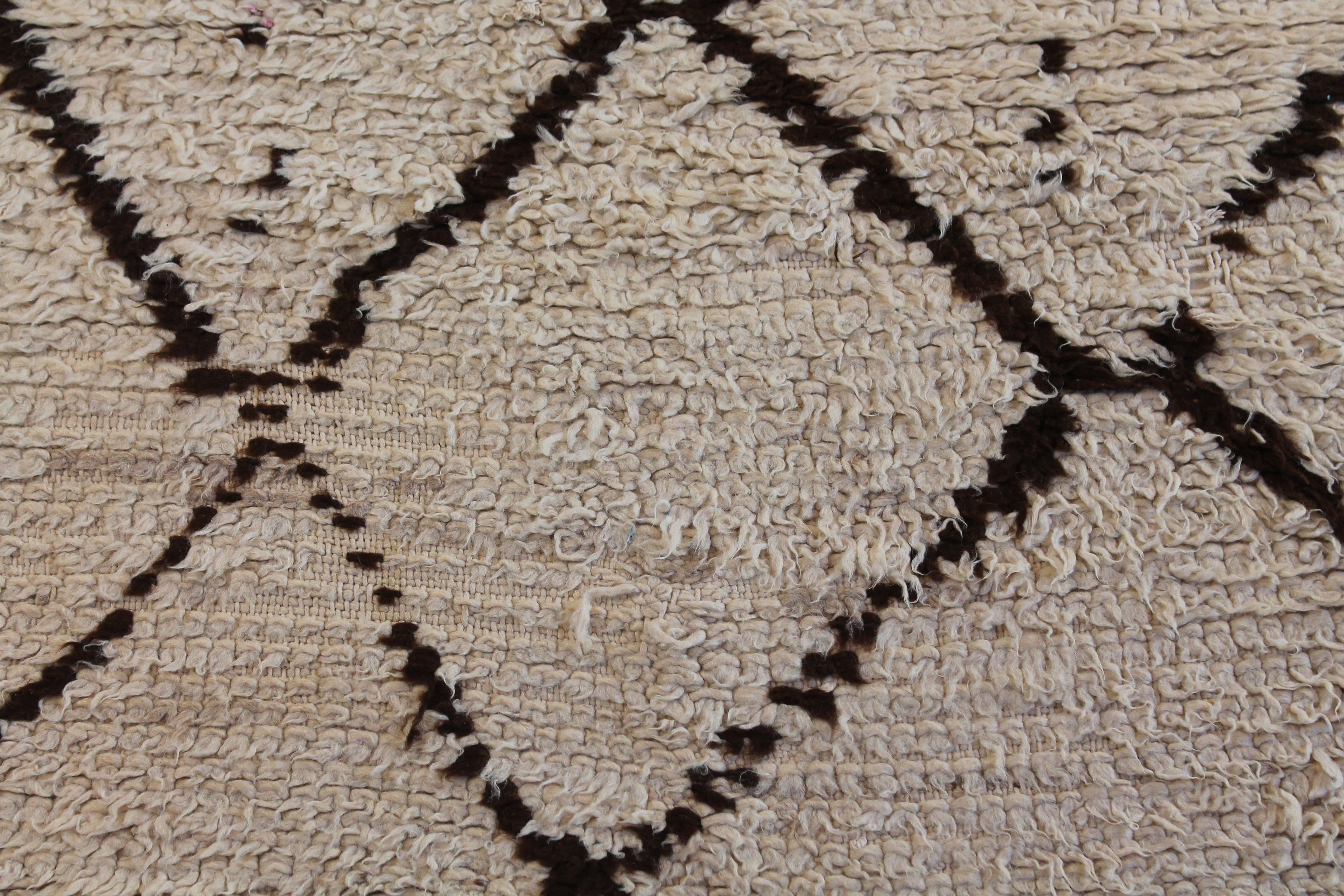 1350 Moulouya with Taupe/Black Diamonds Pattern