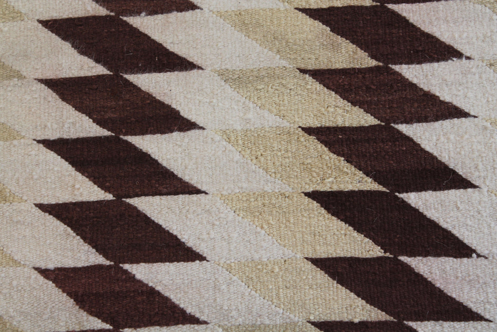 1393 NAVAJO with Ivory/Tan/Brown Diamonds Pattern