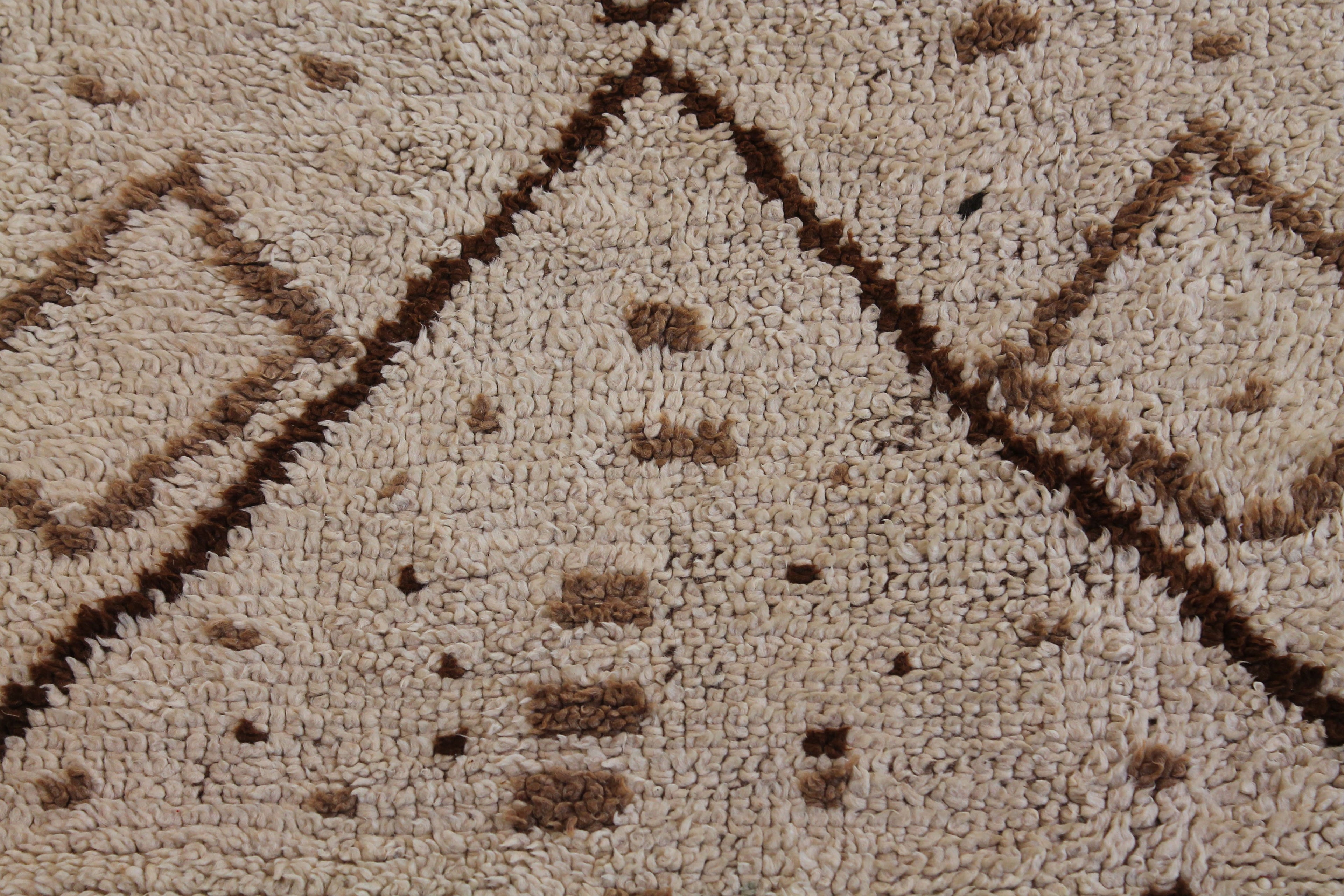 1397 Moulouya with Taupe/Brown Diamonds Pattern