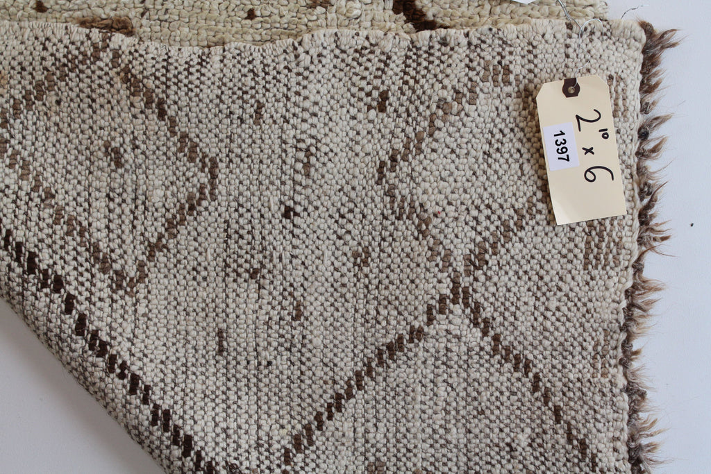 1397 Moulouya with Taupe/Brown Diamonds Pattern