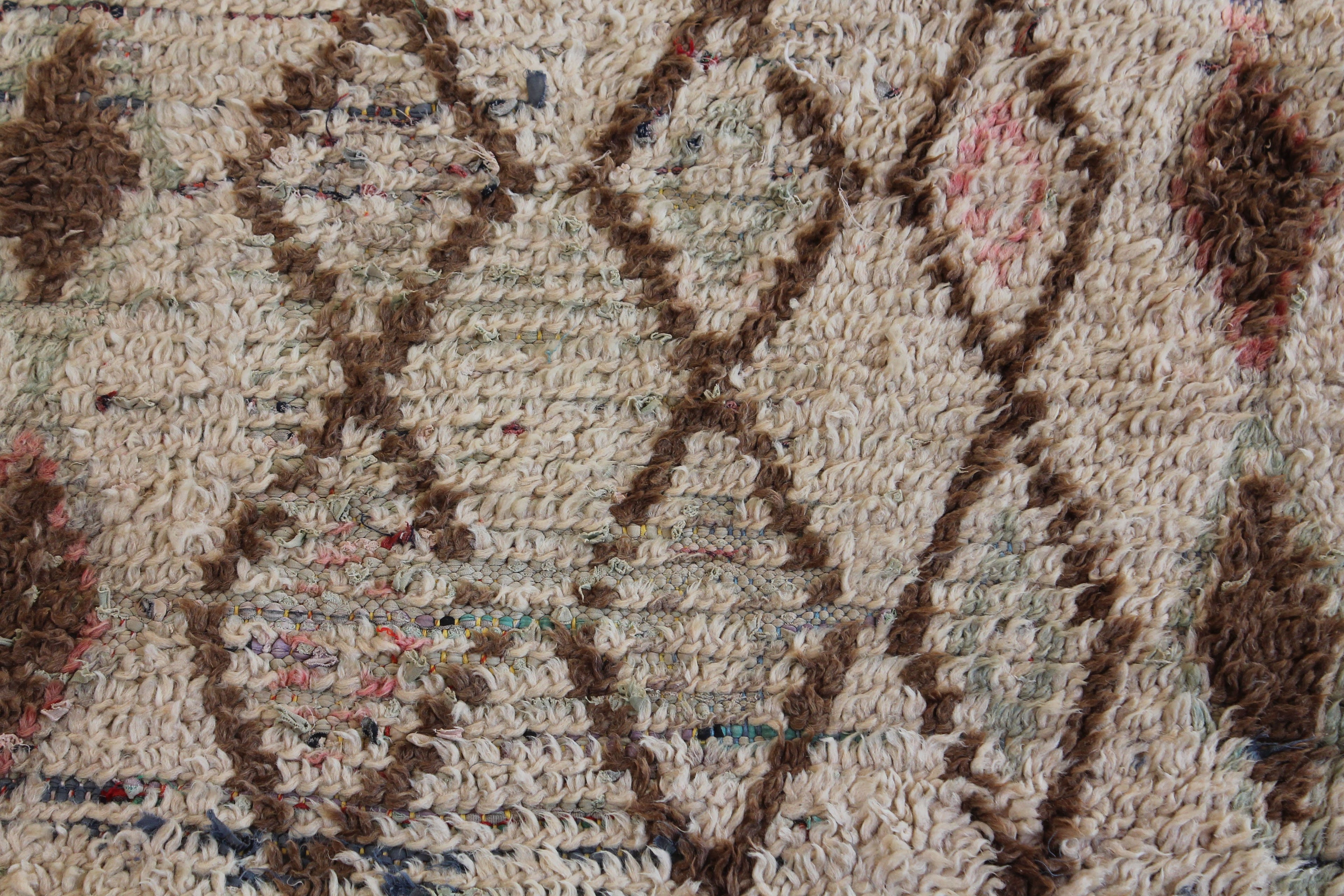1402 Moulouya with Taupe/Brown/Green/Pink Diamonds Pattern