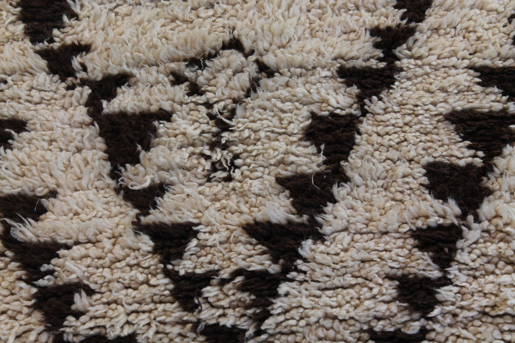1423 Moulouya with Taupe/Brown Diamonds Pattern (P20)