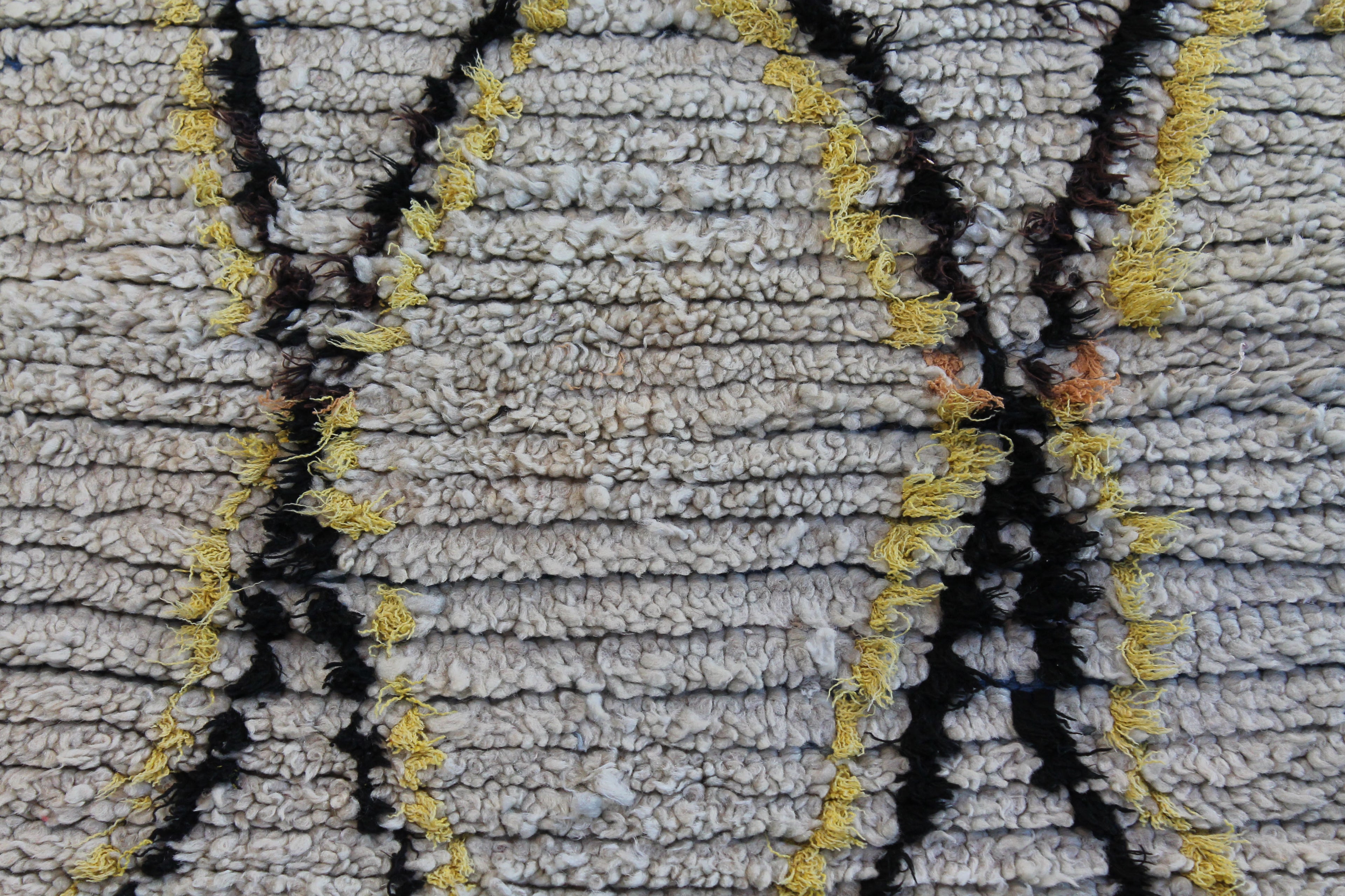 1429 Open East with Tan/Black/Yellow Diamonds Pattern