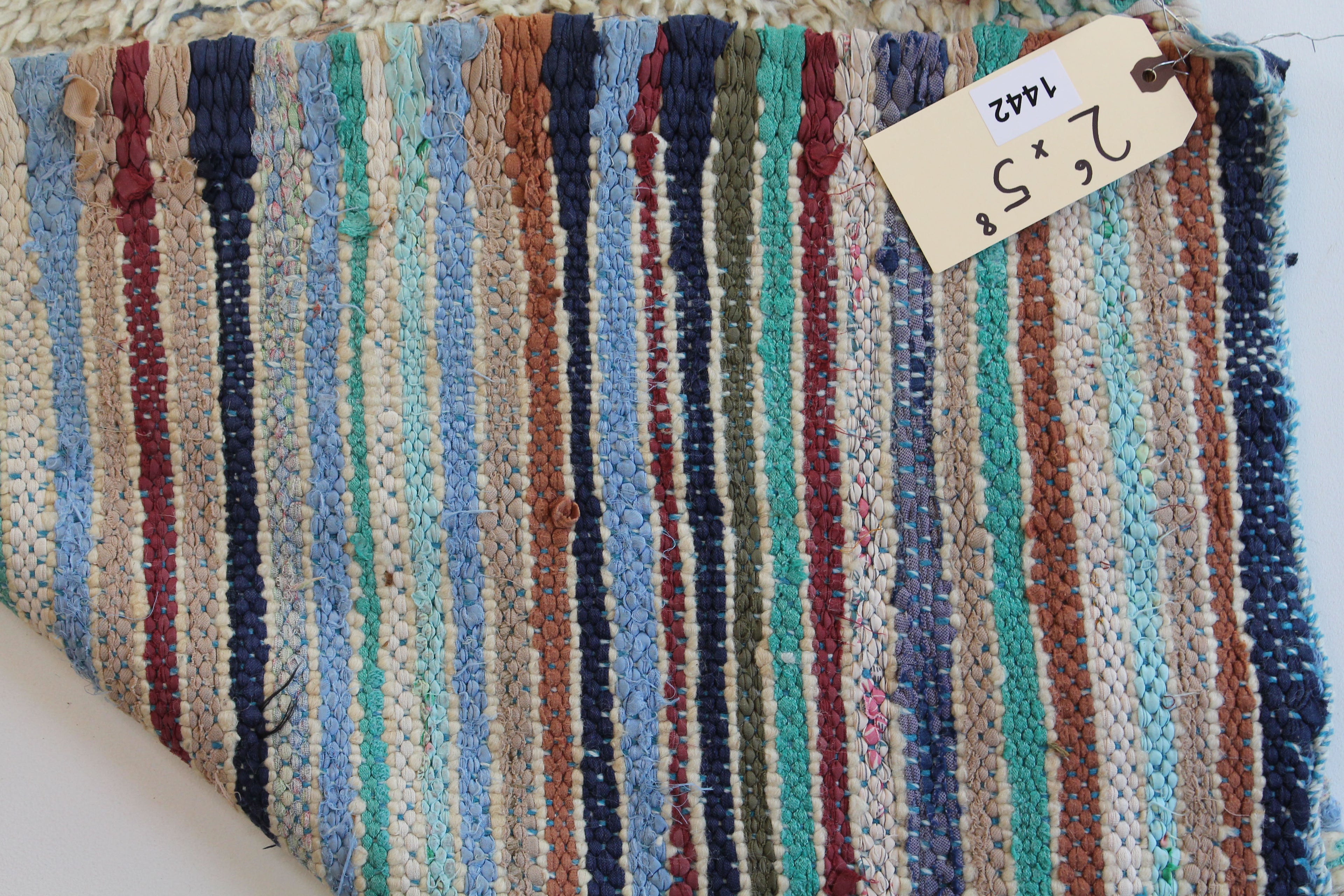1442 BeniMguild with Taupe/Brown/Red Plain Pattern