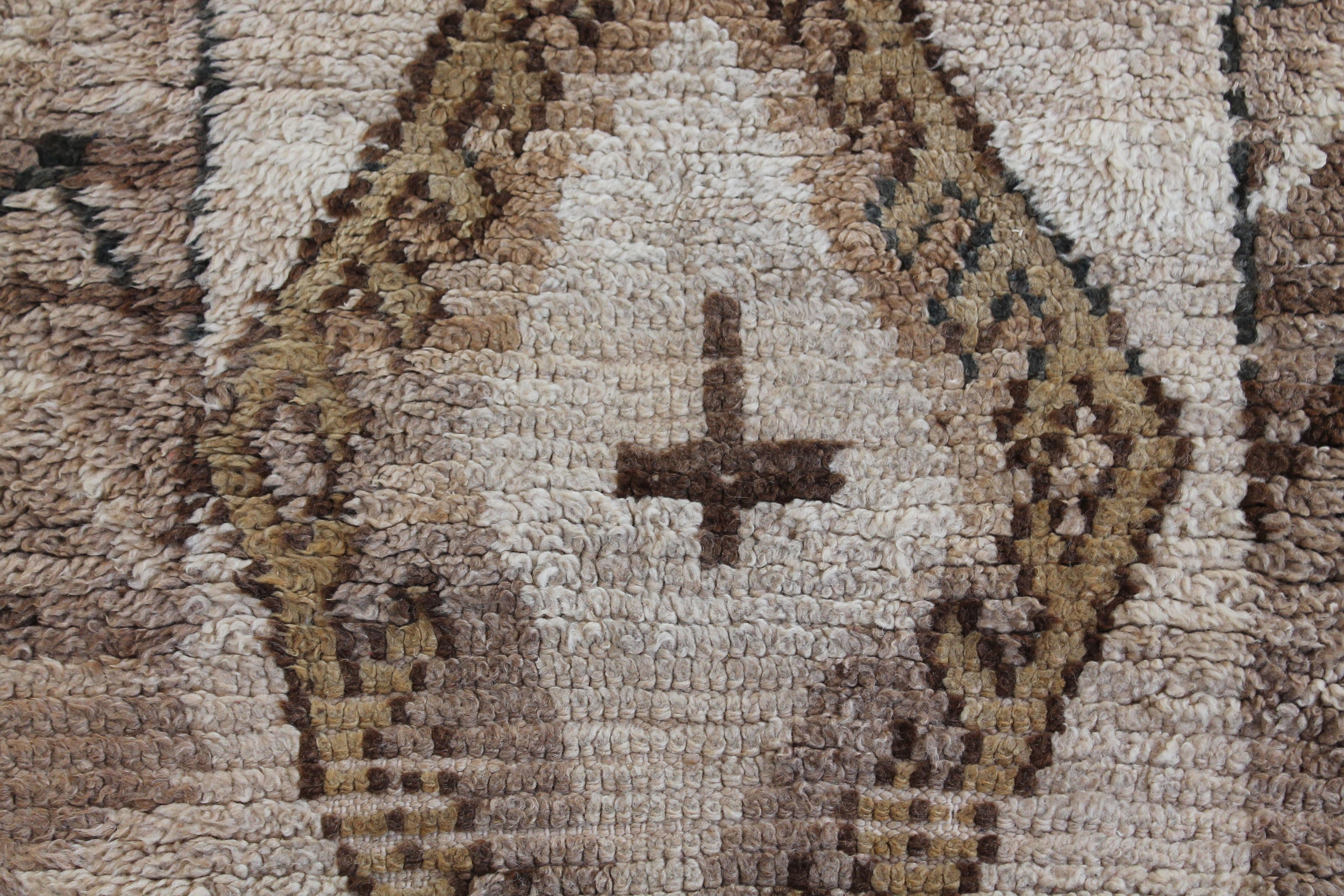 1500 HighAtlas with Taupe/Purple/Red Diamonds Pattern