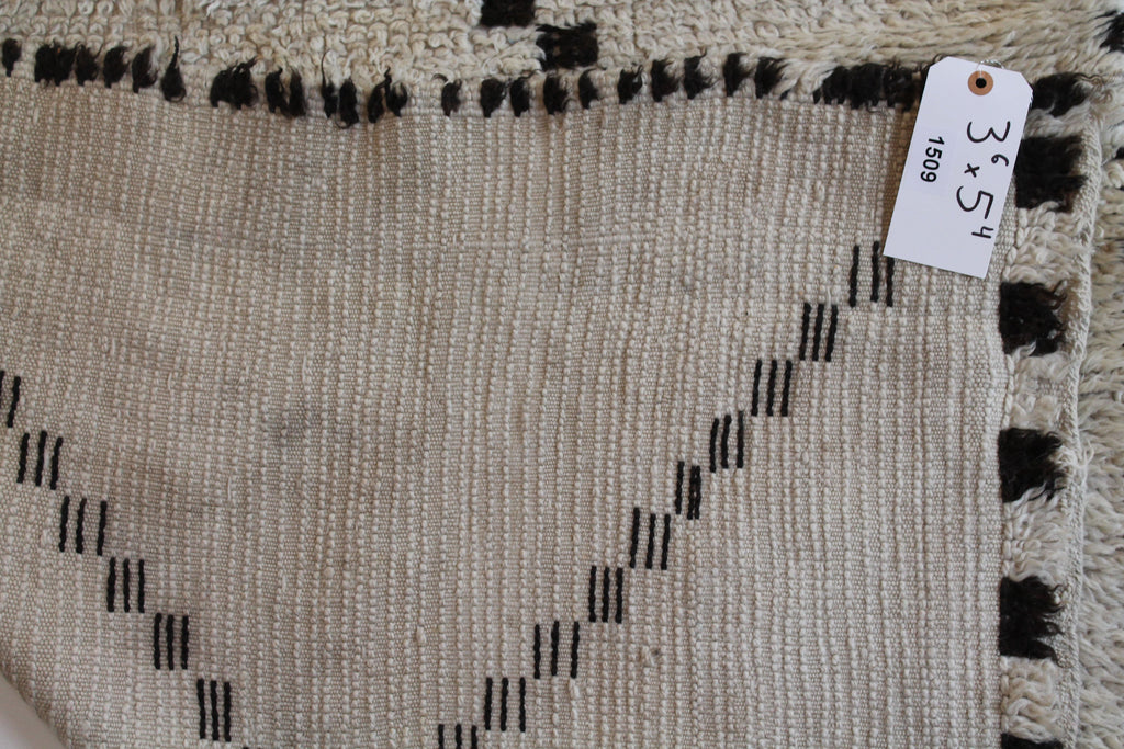 1509 Moulouya with Taupe/Brown/Blue/Red Diamonds and lines Pattern