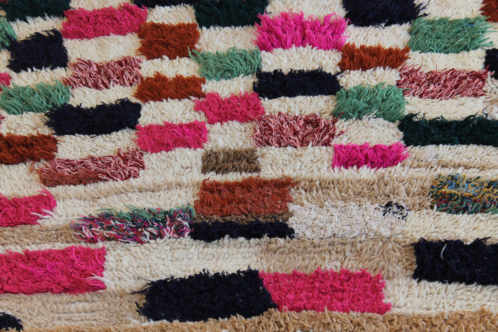 1519 Moulouya with Taupe/Brown V's Pattern