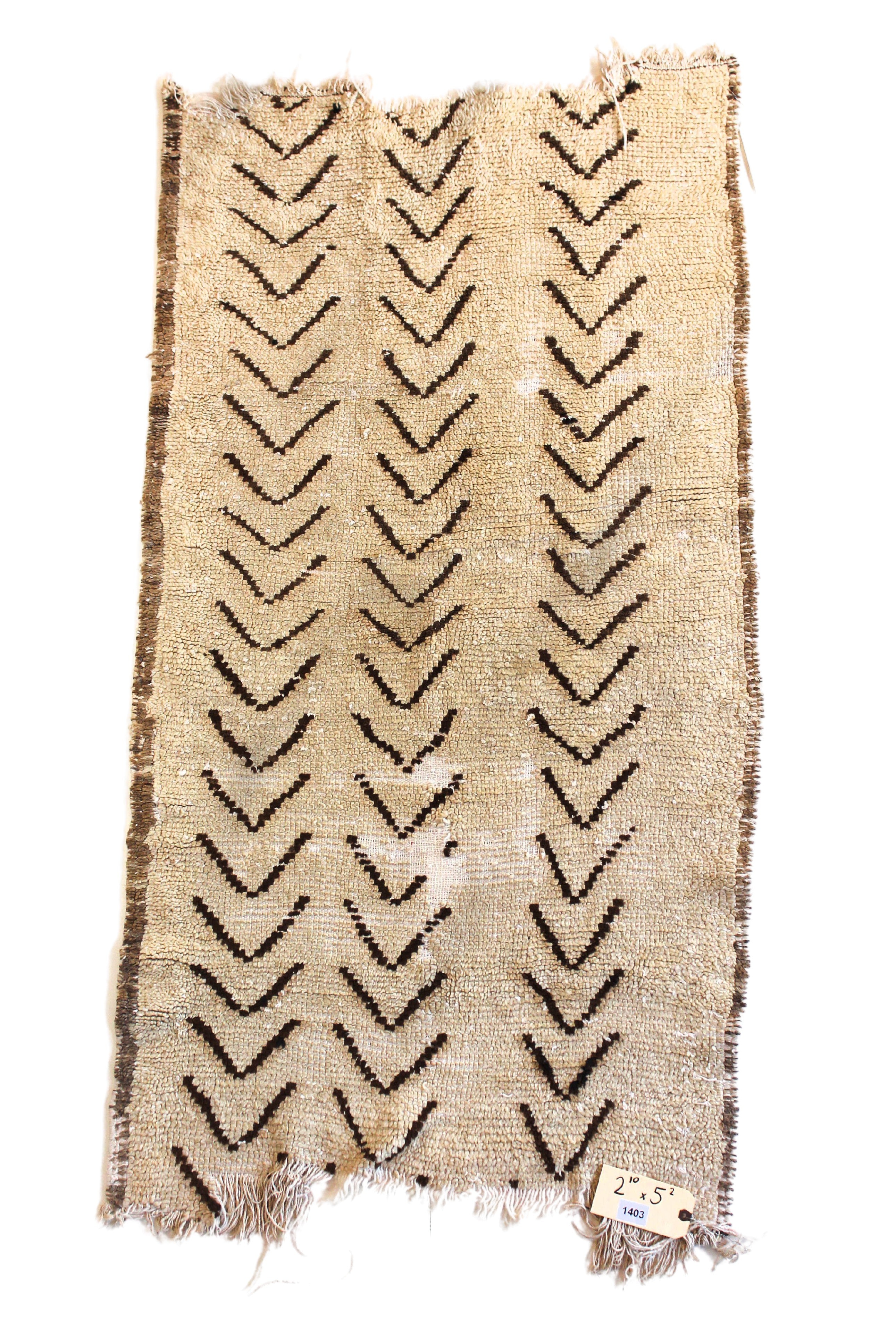 1403 HighAtlas with Taupe/Brown V's Pattern